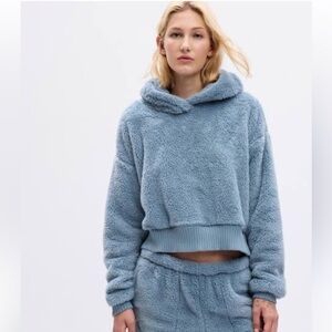 Gap Sherpa Sweater Cropped Hoodie Fuzzy Top size Small